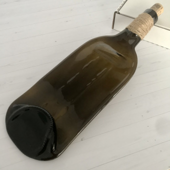 Плоская тарелка из винной бутылки с пробкой